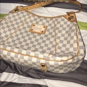 Meet your Posher, Ida